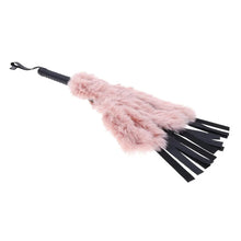 Afbeelding in Gallery-weergave laden, Sportsheets - Sex &amp; Mischief Brat Faux Fur Flogger
