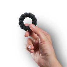 Afbeelding in Gallery-weergave laden, Rocks-off - Twist Non Vibrating Liquid Silicone Ring Black
